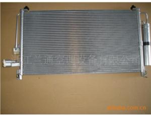 Automobile air conditioning condenser