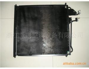 Automobile air conditioning condenser