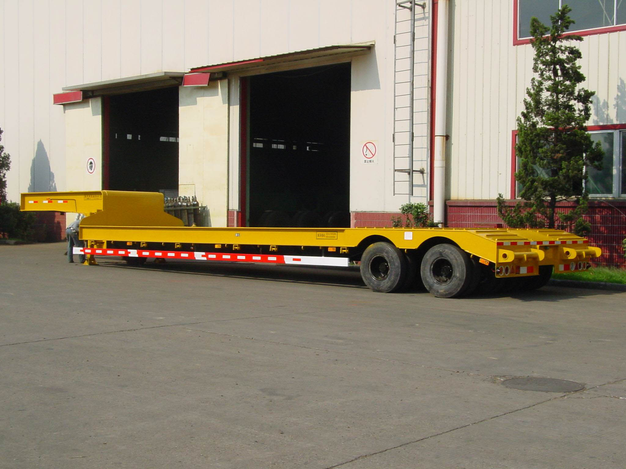 Low Flat Bed Semi-Trailer