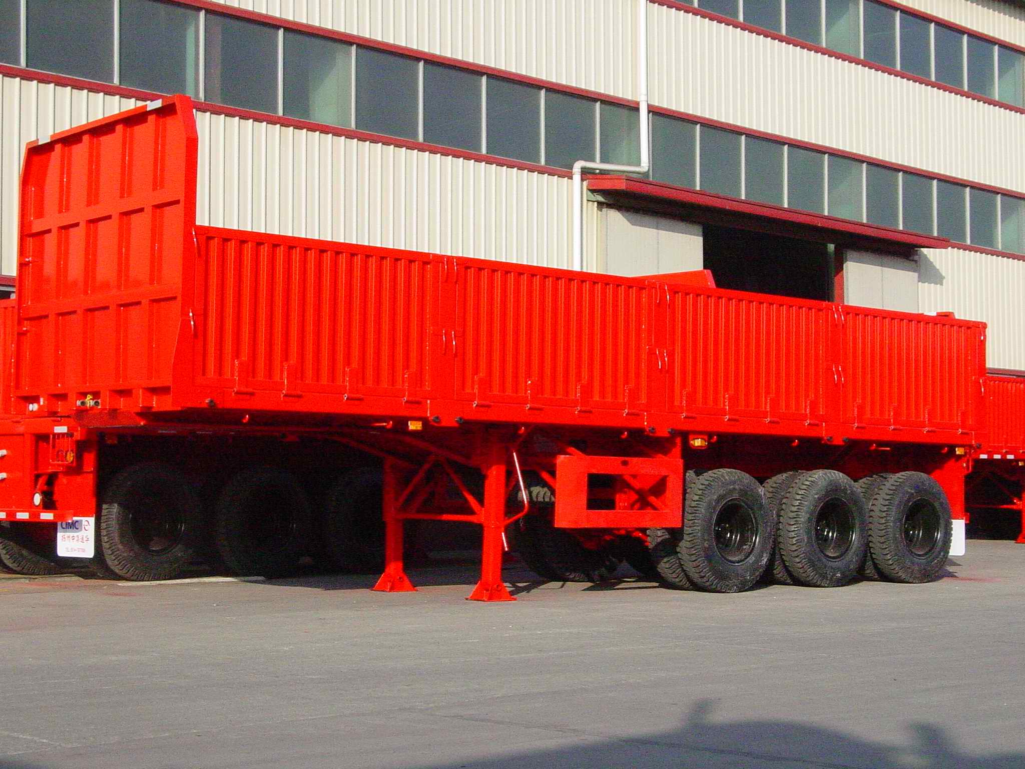 Side wall semi-trailer