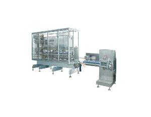 Liquid filling and packing machine